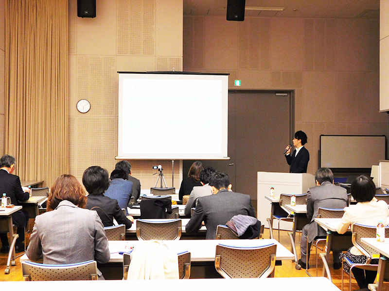 足立区後援セミナー「1時間でわかる!医療介護現場における定着率・生産性向上の戦略」のレポート