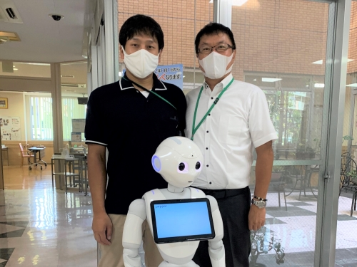 癒やしと安らぎをもたらすメンタルコミットロボット「パロ」の効果とは？-グリーンアルス伊丹-