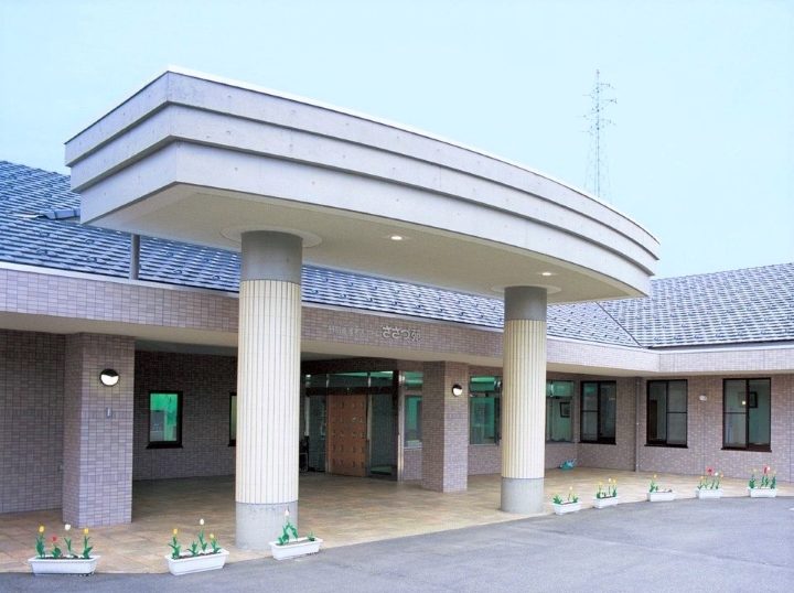 腰痛予防で職員の負担軽減！　離職防止にも効果あり-社会福祉法人 宣長康久会 ささづ苑-