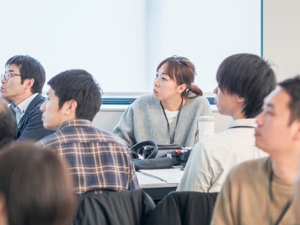 介護現場のリーダーを育てる VR(仮想現実)を活用した管理者育成方法 -株式会社シルバーウッド-
